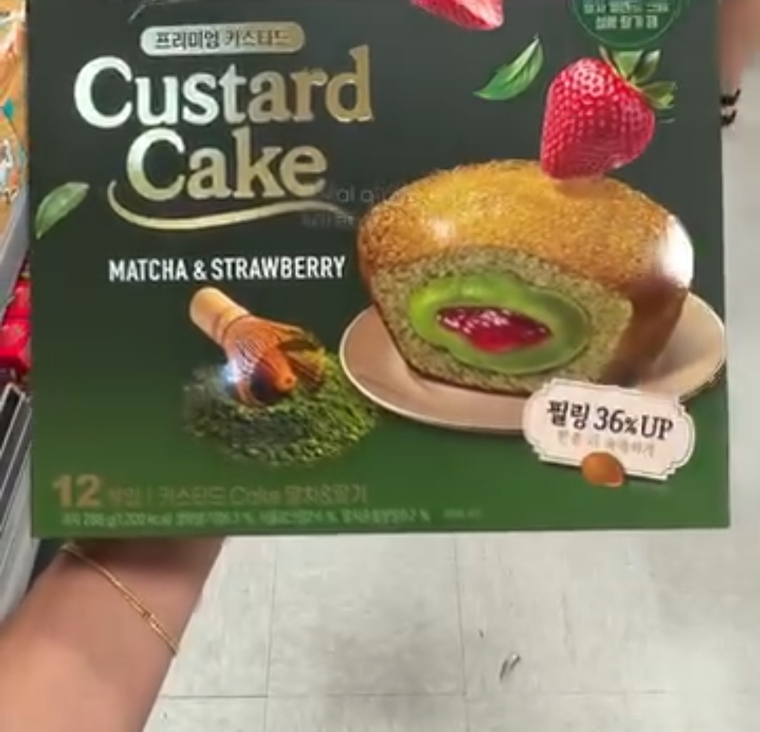 [E-MART] LOTTE Custard Cake Matcha & Strawberry