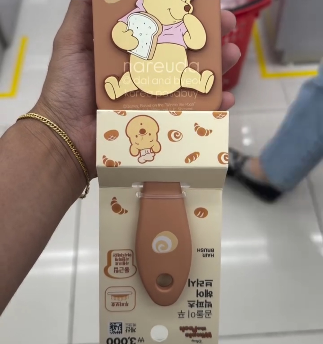 [DAISO] POOH Hair Brush Big (Sandwich)