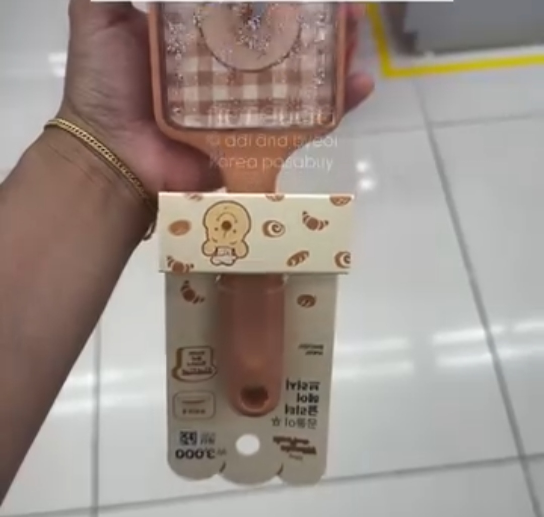 [DAISO] POOH Hair Brush Big Glitter (Face)