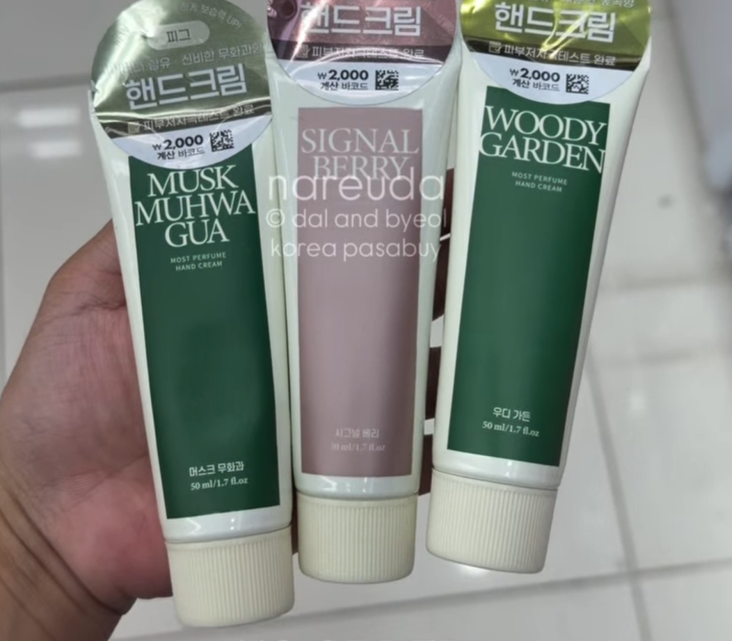 [DAISO] DAILYCOMMA Hand Creams Signal Berry 50ml
