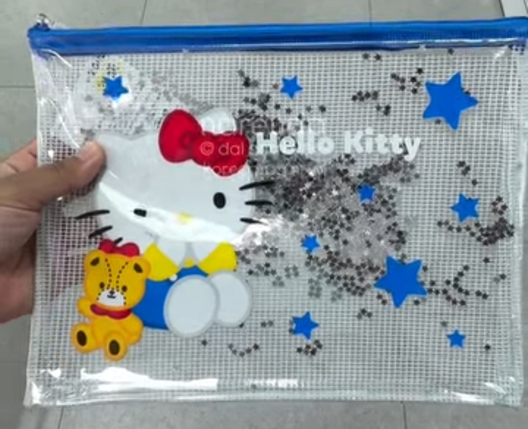 [DAISO] HELLOKITTY Glitter Pouch Transparent