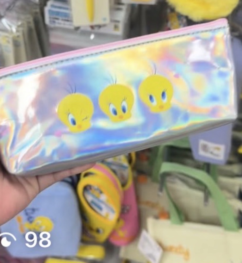 [DAISO] Tweety Bird Holo Pouch