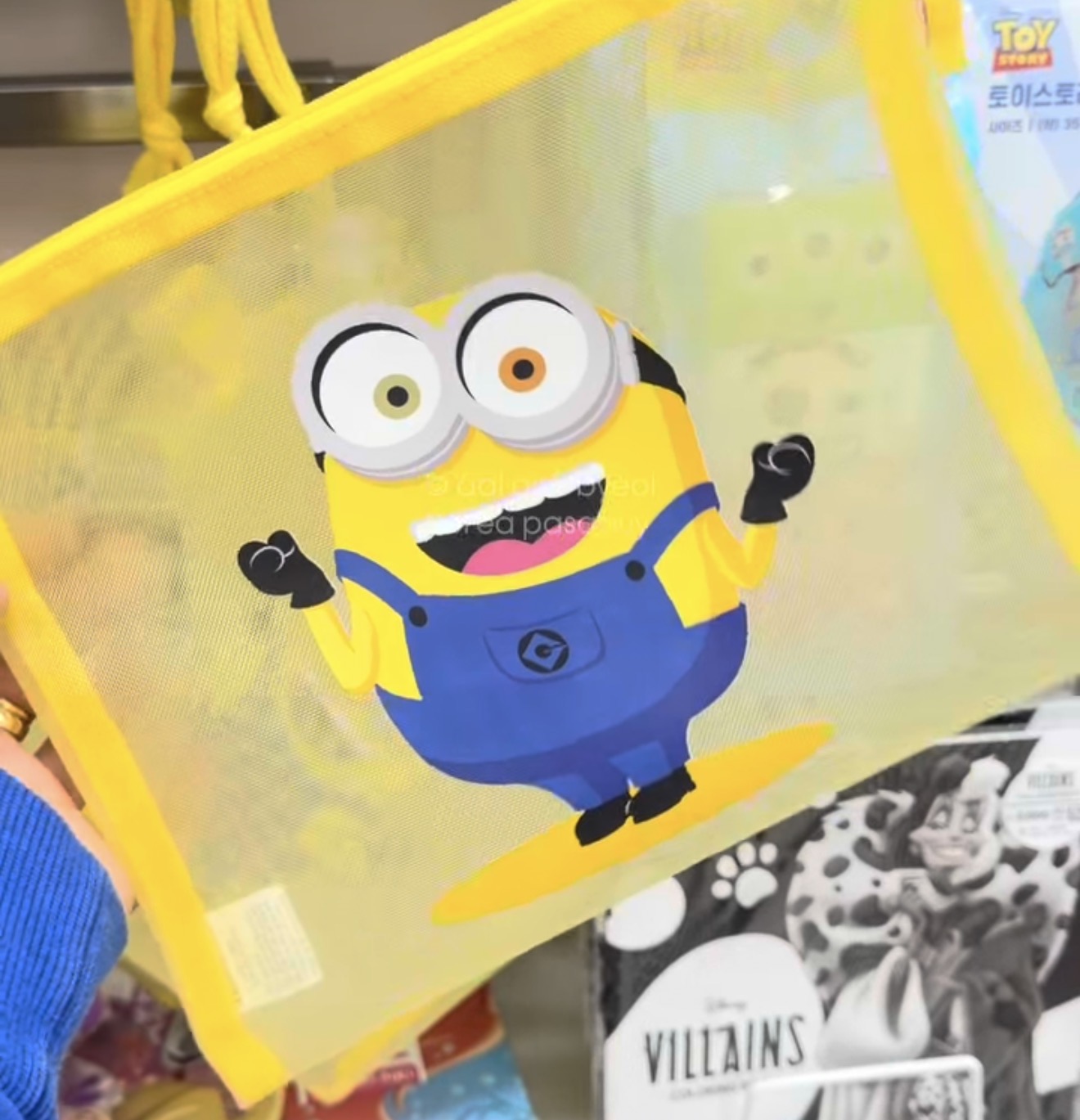 [DAISO] Minion Mesh Pouch
